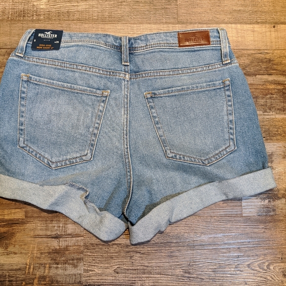 Hollister Shorts - Picture 2 of 3